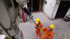 Kể từ tháng 7, việc thanh toán tiền điện sẽ được thực hiện qua mạng và các điểm thu hộ. 