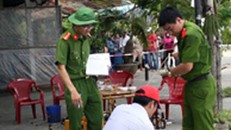 Người chồng bênh vực vợ bị bạn nhậu đâm chết