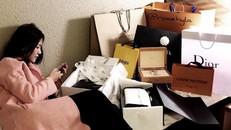 Cuộc sống xa hoa của con nhà giàu Việt lên báo Mỹ