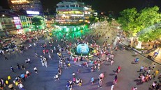 Quận Hoàn Kiếm đề xuất chỉ tổ chức không gian đi bộ Hồ Gươm vào các tối cuối tuần, thay vì từ tối thứ sáu đến tối chủ nhật như hiện nay.