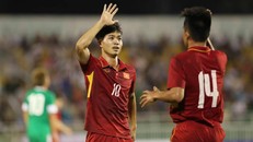 Công Phượng ghi dấu giày lên ba bàn thắng trước khi được thay ra trong hiệp một. 