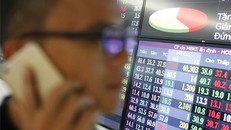 Tâm lý nhà đầu tư trên thị trường chứng khoán đang chịu tác động bởi hàng loạt tin tức thời sự.