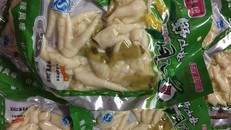 Dù xuất hiện ở Việt Nam khá lâu nhưng gần đây, món chân gà muối cay Trung Quốc trở thành món ăn hot