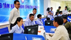 Người dân đến làm thủ tục hành chính tại trung tâm hành chính công tỉnh Đồng Nai 