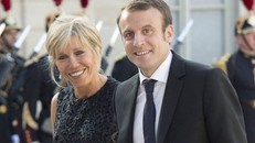 Tổng thống Pháp Emmanuel Macron và phu nhân Brigitte Macron (Ảnh: AFP)