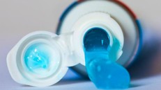 Kem đánh răng chứa paraben có thể ảnh hưởng đến chất lượng tinh trùng. Ảnh: MH.