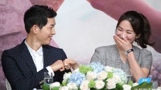 Song Hye Kyo và Song Joong Ki luôn thân mật trong các sự kiện.