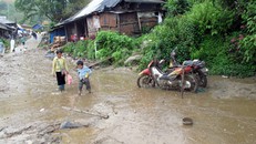 Mưa lũ và sạt lở đất khiến 11 người thương vong