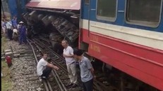 Hà Nội: Lại trật bánh tàu Hà Nội-Lào Cai tại ga Yên Viên