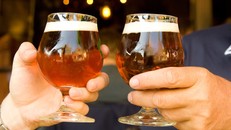 Nghệ An: Bỏ thuốc trừ sâu vào bia đầu độc người tình 70 tuổi