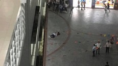 Nam sinh viên trường ĐH Hutech bất ngờ tử vong trong sân trường