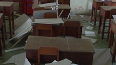 Vĩnh Long: Trần nhà lớp học bất ngờ sập khiến 9 học sinh bị thương