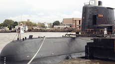 Tàu ngầm San Juan nổi trên mặt nước