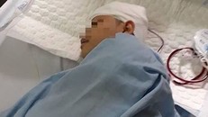 Em C. đang được điều trị tại địa phương. Ảnh: PLO