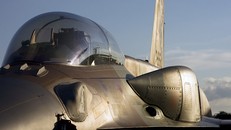 Israel điều động khí tài áp sát biên giới Syria