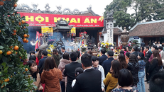 Hà Nam: Miễn nhiệm, điều chuyển và hạ lương cán bộ đi lễ trong giờ hành chính