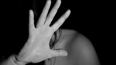 Ấn Độ: Chồng tạt axit vào vợ vì nghĩ cố tình đẻ con gái