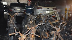 Hiện trường vụ hỏa hoạn kinh hoàng tại chung cư Carina. Ảnh: PLO