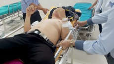 Nạn nhân T. tại bệnh viện. Ảnh: Zing