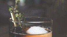 Người Nhật sắp được thưởng thức rượu từ gỗ