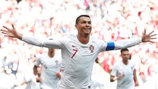 Đánh đầu tiễn Ma-rốc về nước, Ronaldo xô đổ kỷ lục của huyền thoại Puskas