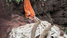 Hiện trường vụ máy bay Su-22 rơi. Ảnh: Zing