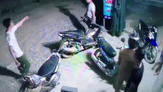 Hình ảnh cắt ra từ clip ghi lại vụ việc