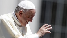 Vatican khủng hoảng trước 'cơn bão' lạm dụng tình dục trẻ em