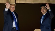Tổng thống Trump gợi lại sự kiện Trân Châu Cảng trước mặt Thủ tướng Abe