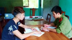 Đối tượng Hà Văn Mười tại cơ quan công an. Ảnh: Infonet 