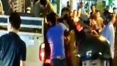 Nhóm thanh niên bị bắt giữ sau khi gây án. 