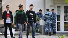 Một tuần sau vụ thảm sát tại Crimea, sinh viên trường cao đẳng Kerch đi học trở lại