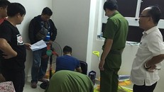 Công an khám xét nhà đối tượng Năm. Ảnh: PLO