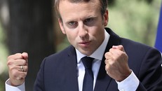 Tổng thống Macron thừa nhận sai lầm, lên án các hành vi bạo lực