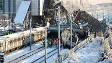 Thổ Nhĩ Kỳ: Tàu cao tốc va vào đầu máy khiến 7 người thiệt mạng