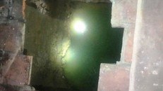 "Hố tử thần" tại bếp nhà bà Thư. Ảnh: NLĐ