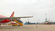 Thực hư chuyện xe biển xanh đón người nhà cán bộ từ chân máy bay