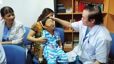 Những tai nạn thương tâm do trẻ không đội mũ bảo hiểm