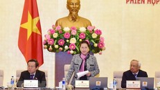 Chủ tịch Quốc hội Nguyễn Thị Kim Ngân chủ trì phiên họp. Ảnh: TTXVN