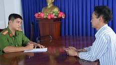 Bắt quả tang 3 người chuyên móc túi trên xe buýt