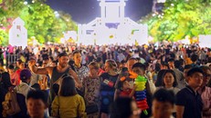 Người dân cùng du khách háo hức đón Giao thừa tại thành phố Hồ Chí Minh. Ảnh: VnExpess