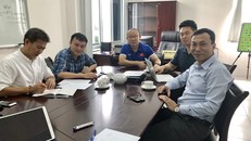 Buổi làm việc có sự góp mặt của HLV Park Hang-seo, HLV Hoàng Anh Tuấn và Phó Chủ tịch VFF Trần Quốc Tuấn. Ảnh: VFF