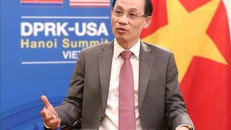 Thứ trưởng Bộ Ngoại giao Lê Hoài Trung trả lời phỏng vấn các cơ quan Thông tấn, báo chí. Ảnh: TTXVN