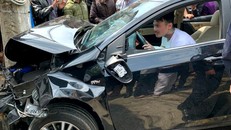 Tài xế sau khi đâm liên tiếp nhiều xe không hề có dấu hiệu tỉnh táo. Ảnh: VnExpress