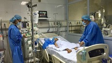 Bệnh nhi được cấy ghép gan từ một người hiến tặng bị chết não. Ảnh: Tiền Phong