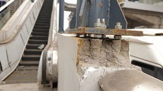 Dù chưa đi vào vận hành, thế nhưng nhiều hạng mục tại hệ thống đường sắt trên cao xuất hiện nhiều dấu hiệu hư hỏng. Ảnh: Tiền Phong