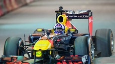 Đội đua Aston Martin Red Bull giới thiệu chiếc xe đua F1 RB7. Ảnh: Thanh Niên