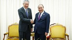 Thủ tướng Nguyễn Xuân Phúc gặp Thủ tướng Singapore Lý Hiển Long