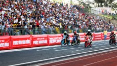 Đường đua mô tô tại SVĐ Cần Thơ. Ảnh: NLĐ