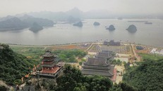 Toàn cảnh chùa Tam Chúc nhìn từ trên cao. Ảnh: TTXVN